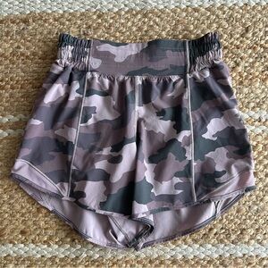 Lululemon Hotty Hot High-Rise Lined
Short 4" Heritage Camo Misty Mauve Multi